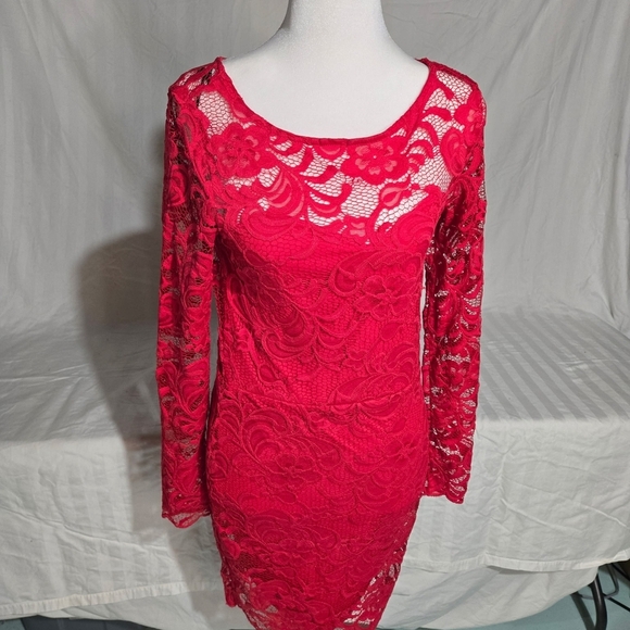 H&M Dresses & Skirts - H&M Long Sleevee Red Floral Lace Bodycon Dress Size 10